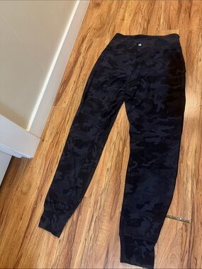 lululemon athletica Men's Black Camo Joggers